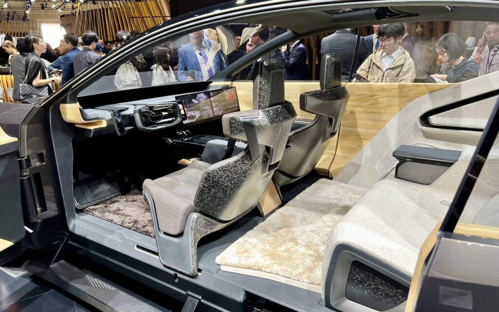 Toyota (опять) отстает от графика, производство некоторых моделей отложено 1 1732887166_594618-les-concepts-lexus-lf-zc-et-lf-zl-seront-sur-le-marche-en-2026.jpeg