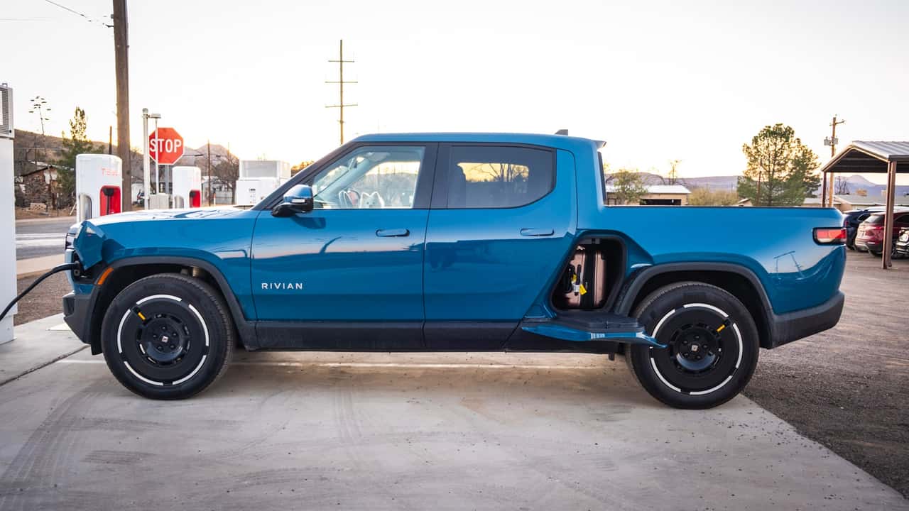 Ежеквартальная прибыль Rivian на 170 миллионов долларов отмечает переломный момент 1 2025 rivian r1t gear tunnel