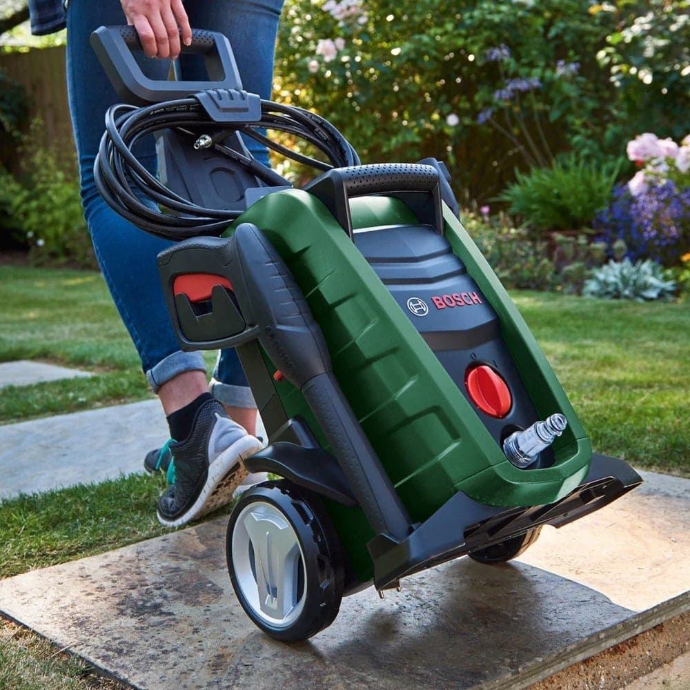 Bosch Universal Aquatak 135 - высокое давление для очистки автомобиля