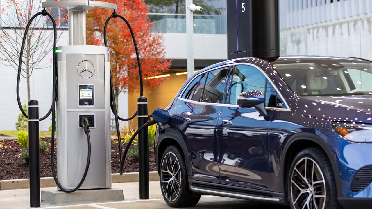 Нам даже нужно пятиминутная зарядка электромобилей? 1 mercedes benz charging hub at the headquarters of mercedes benz usa in sandy springs georgia