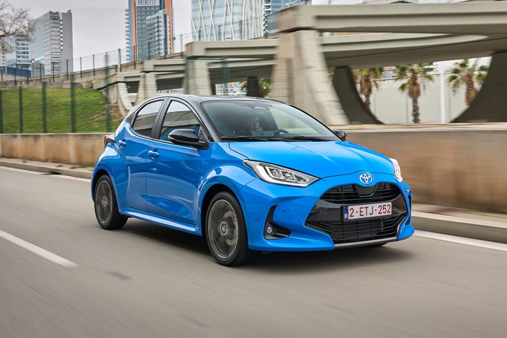 1769768011_toyota_yaris_premier_edition_hybrid_22.jpeg