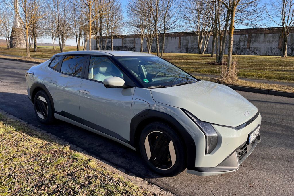 kia-ev4-fastback-test-seitenansicht.jpg