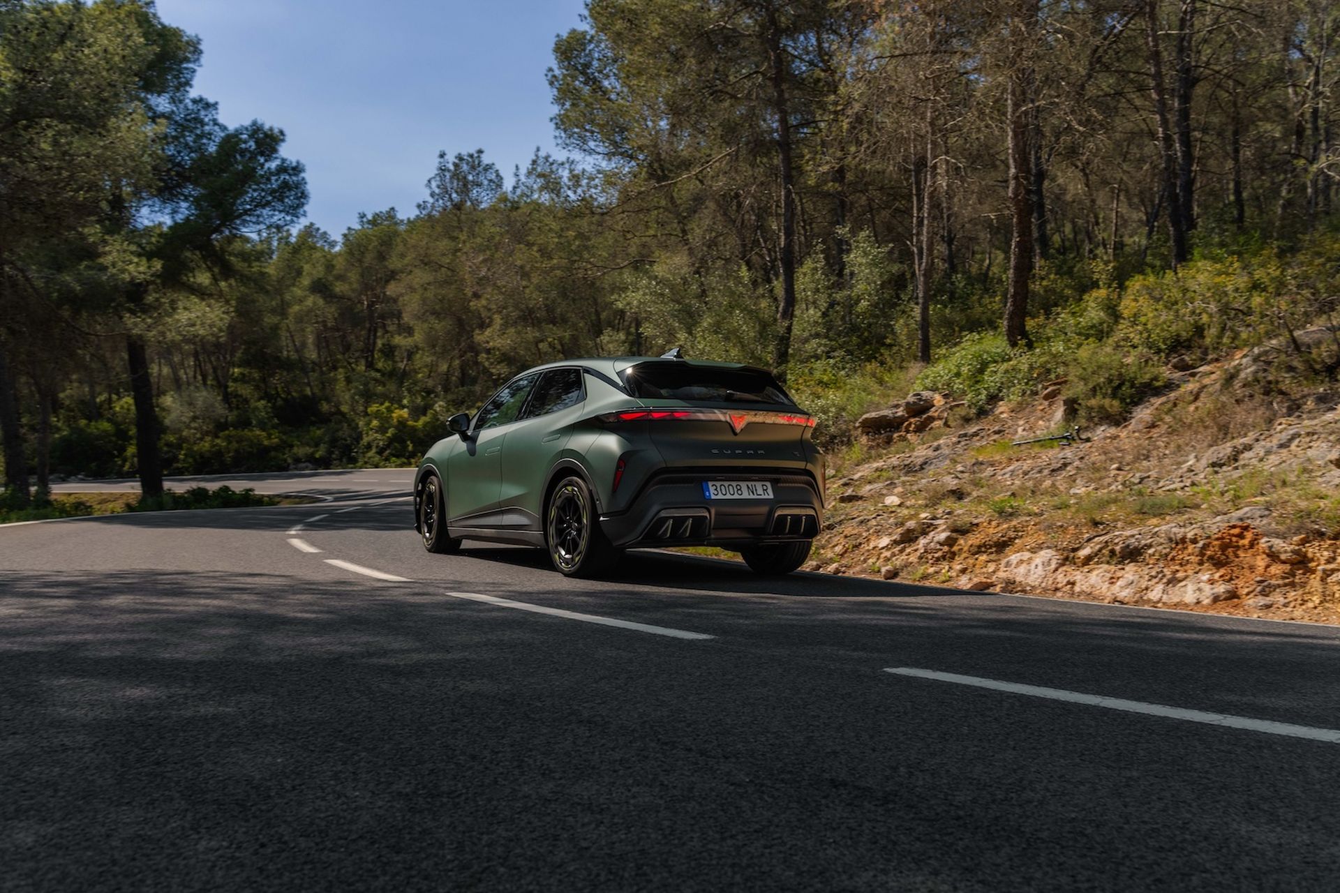 Бунтарь с реальными недостатками на экзамене по вождению 1 Cupra Raval VZ 11