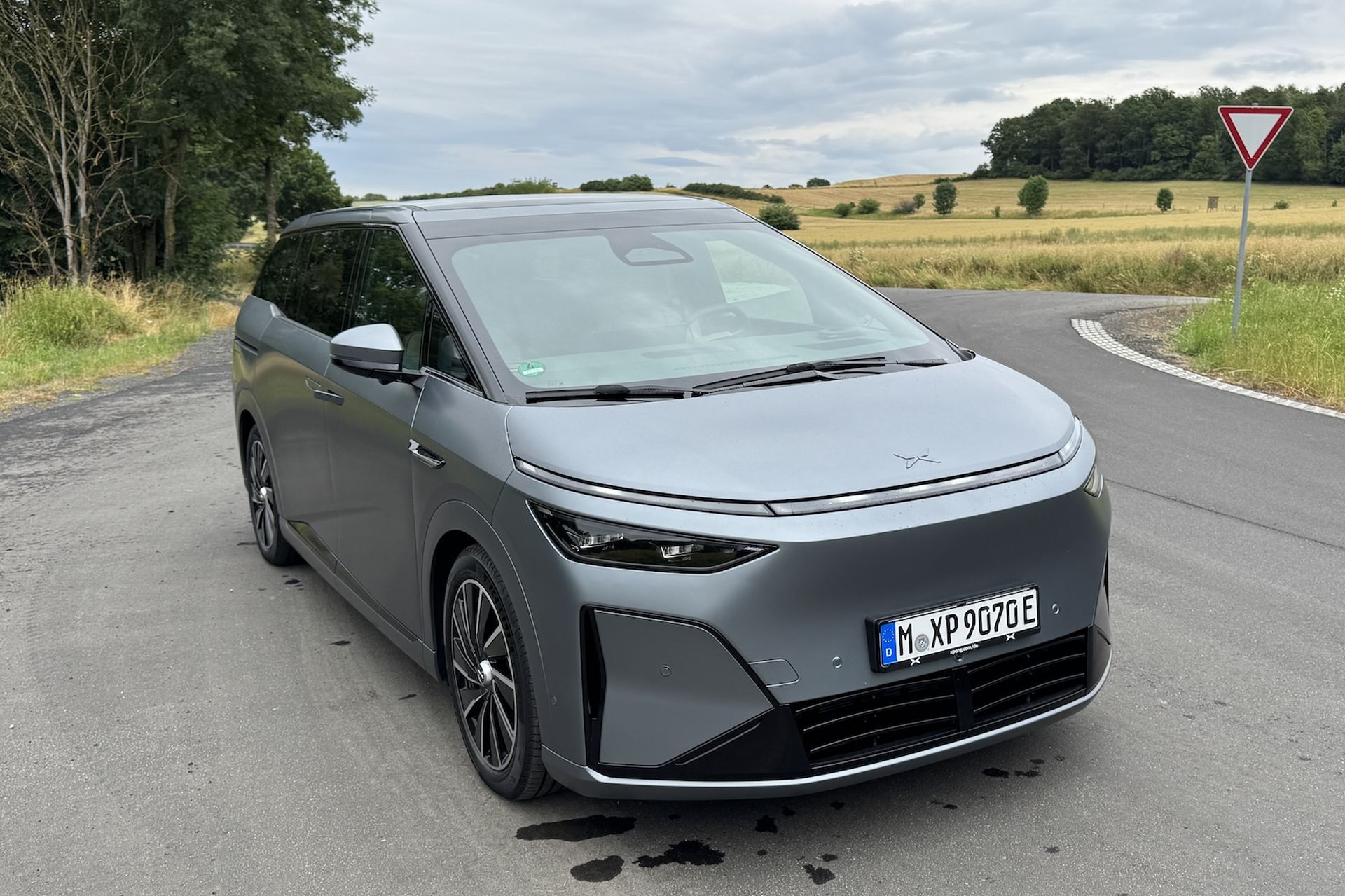 Xpeng X9 Performance 13 1
