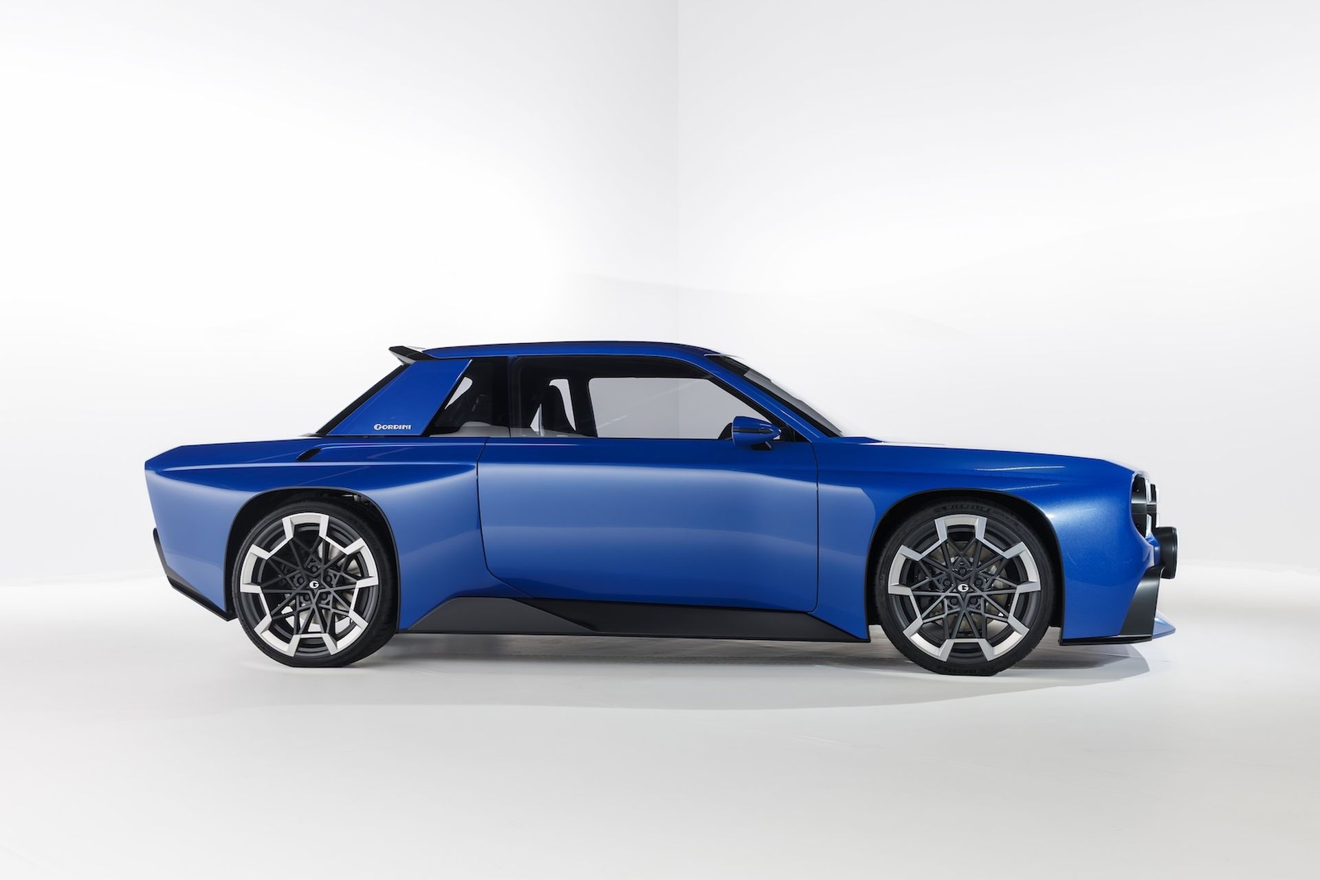 Концепт Renault 8 Gordini: возрождение иконы? 2 Renault 8 Gordini Concept 13