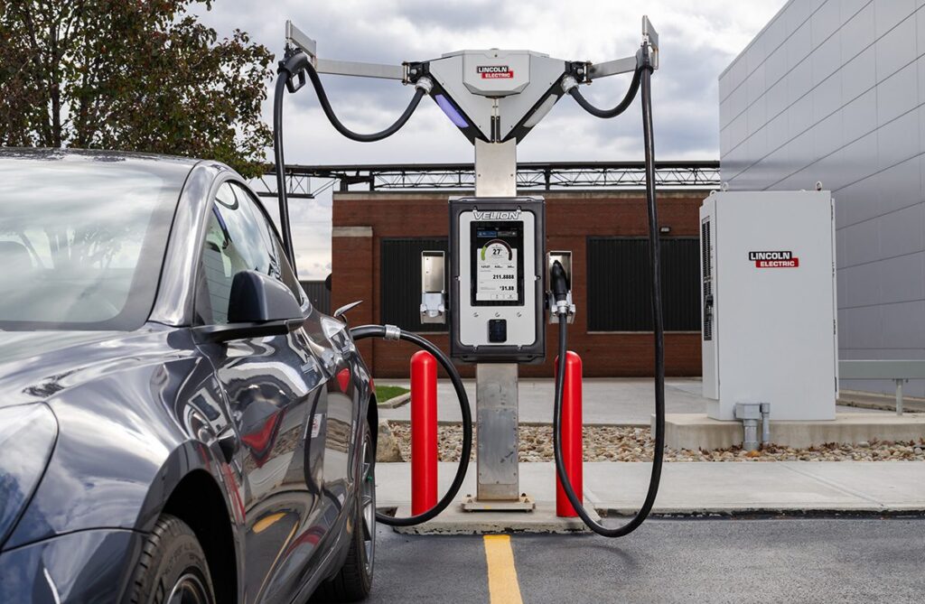 Заряженные электромобили | Зарядные устройства для электромобилей Lincoln Electric получили сертификат NEMA Make It American 1 lincoln-electrics-ev-chargers-earn-nema-make-it-american-product-certification.jpg