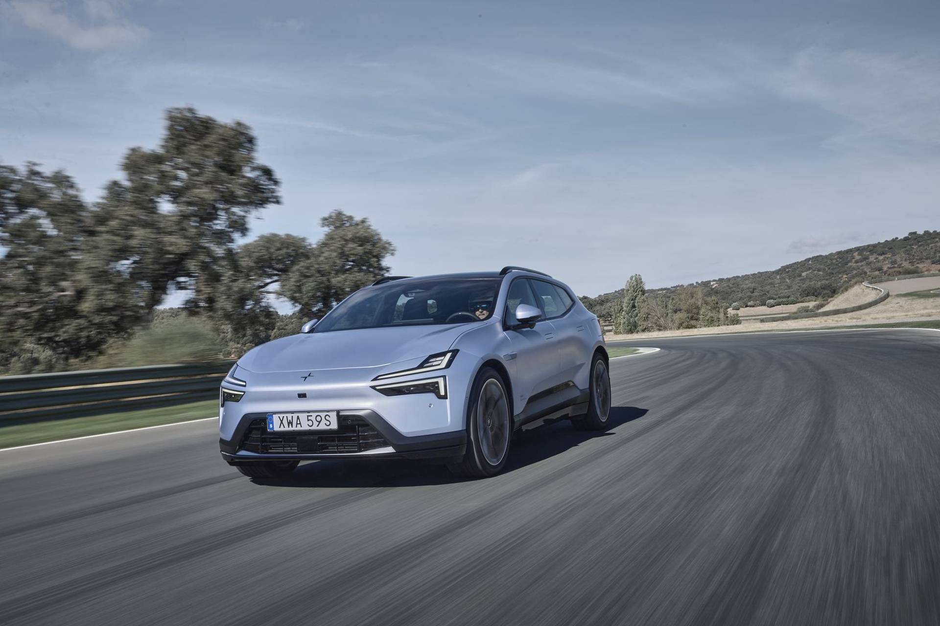 Вот как внедорожник Polestar 4 ездит по гоночной трассе 2 Polestar 4 SUV 6